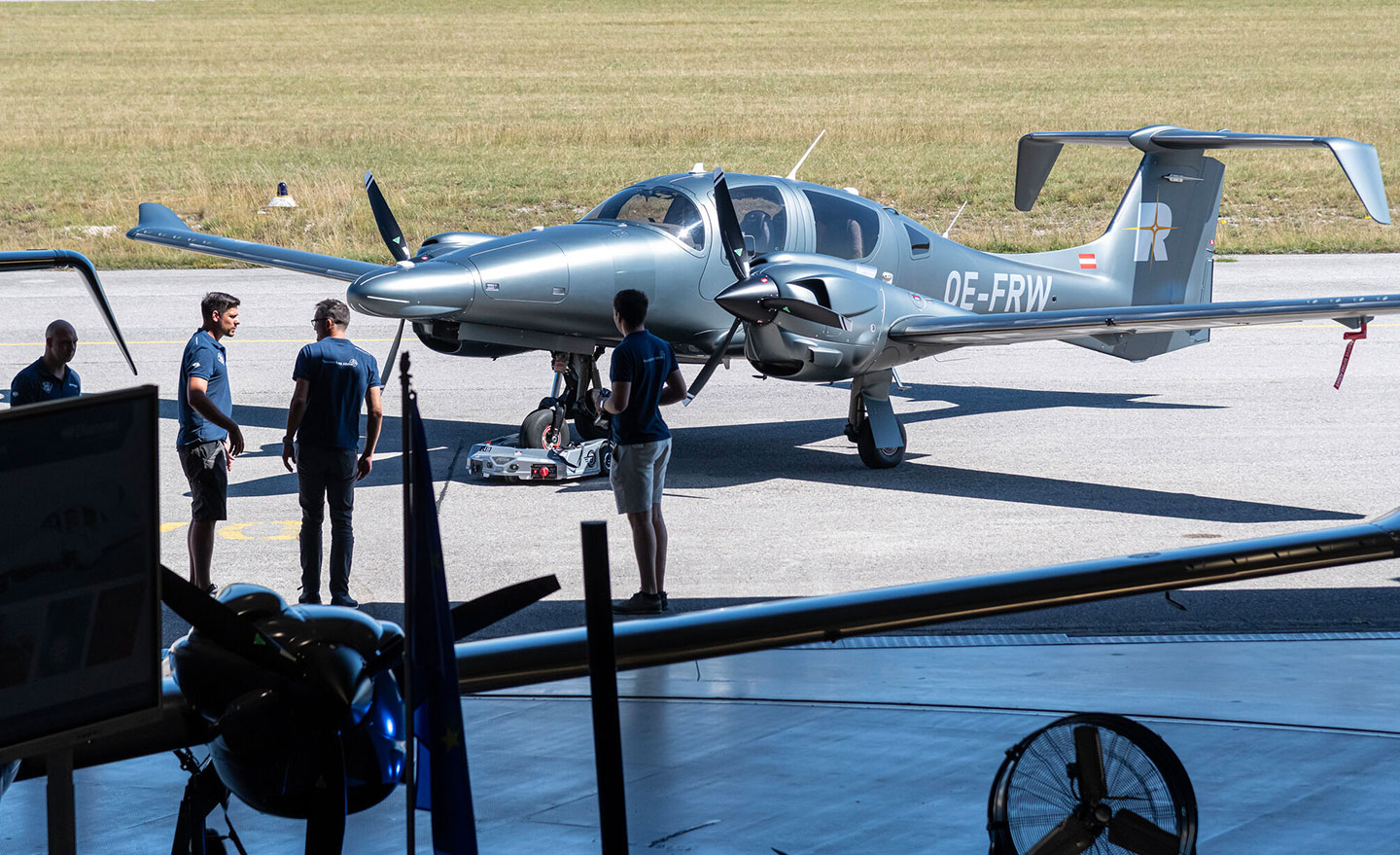 Schneider Digital bei den „Special Mission Open Days 2025“ von Diamond Aircraft.